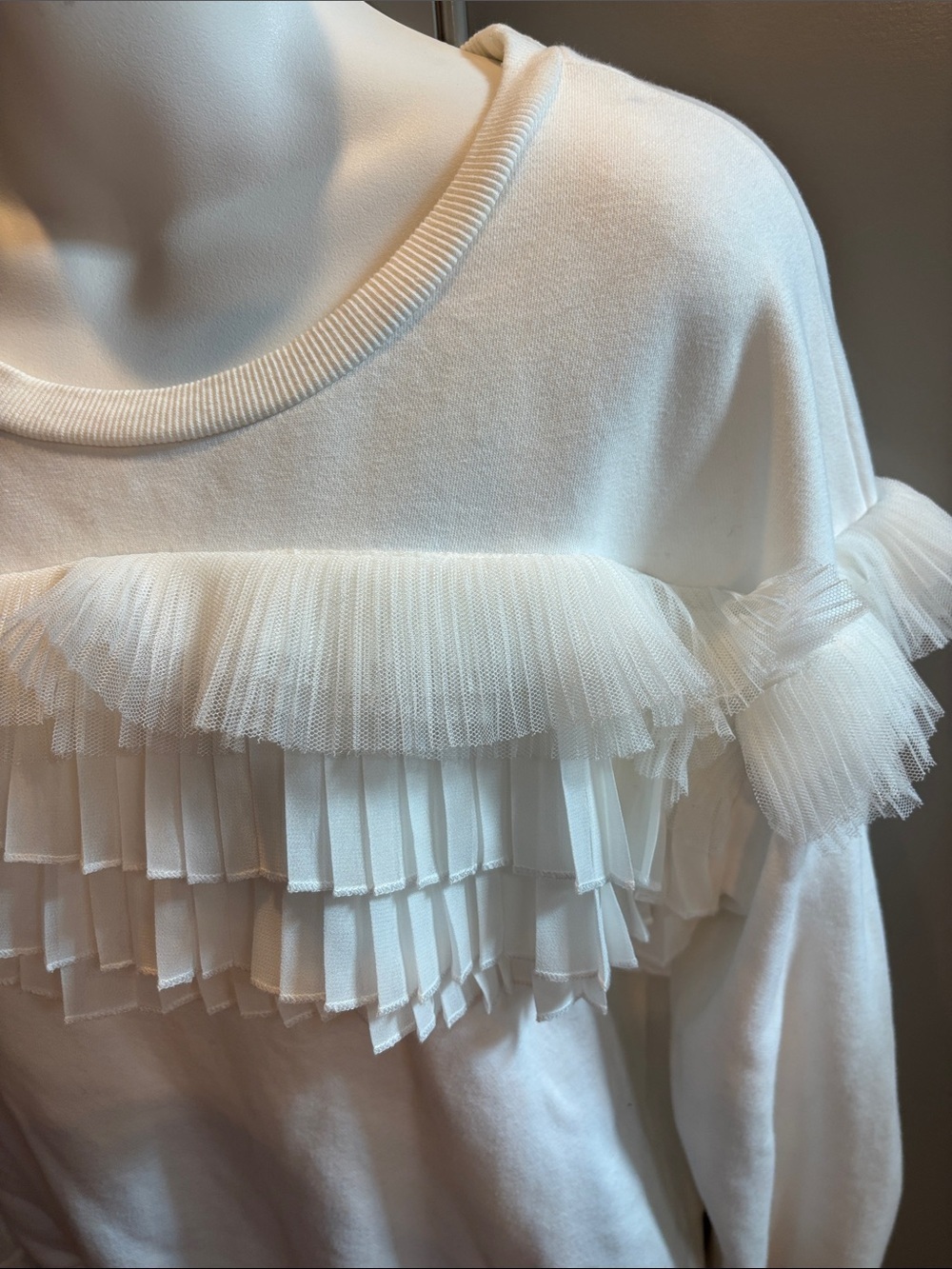 JJ’s Fairyland White Ruffle Front Sweatshirt L Romantic. Sweetheart - Picture 3 of 5